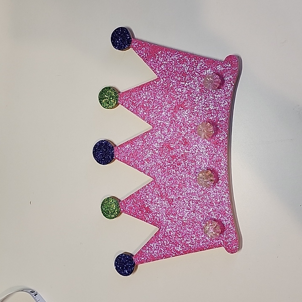 Pincess Crown Wall hanging with 4 Glass Knobs for hooks